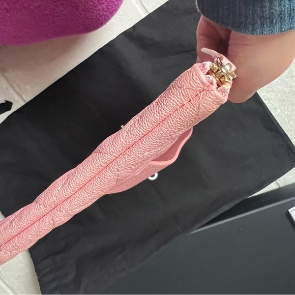 RARE Authentic CHANEL “Night by the C” Large Ocase 19S
Iridescent Pink Caviar - Picture 14 of 16